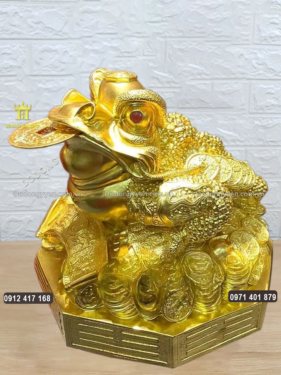 H&igrave;nh ảnh nh&igrave;n nghi&ecirc;ng của tượng Thiềm Thừ c&oacute;c ba ch&acirc;n